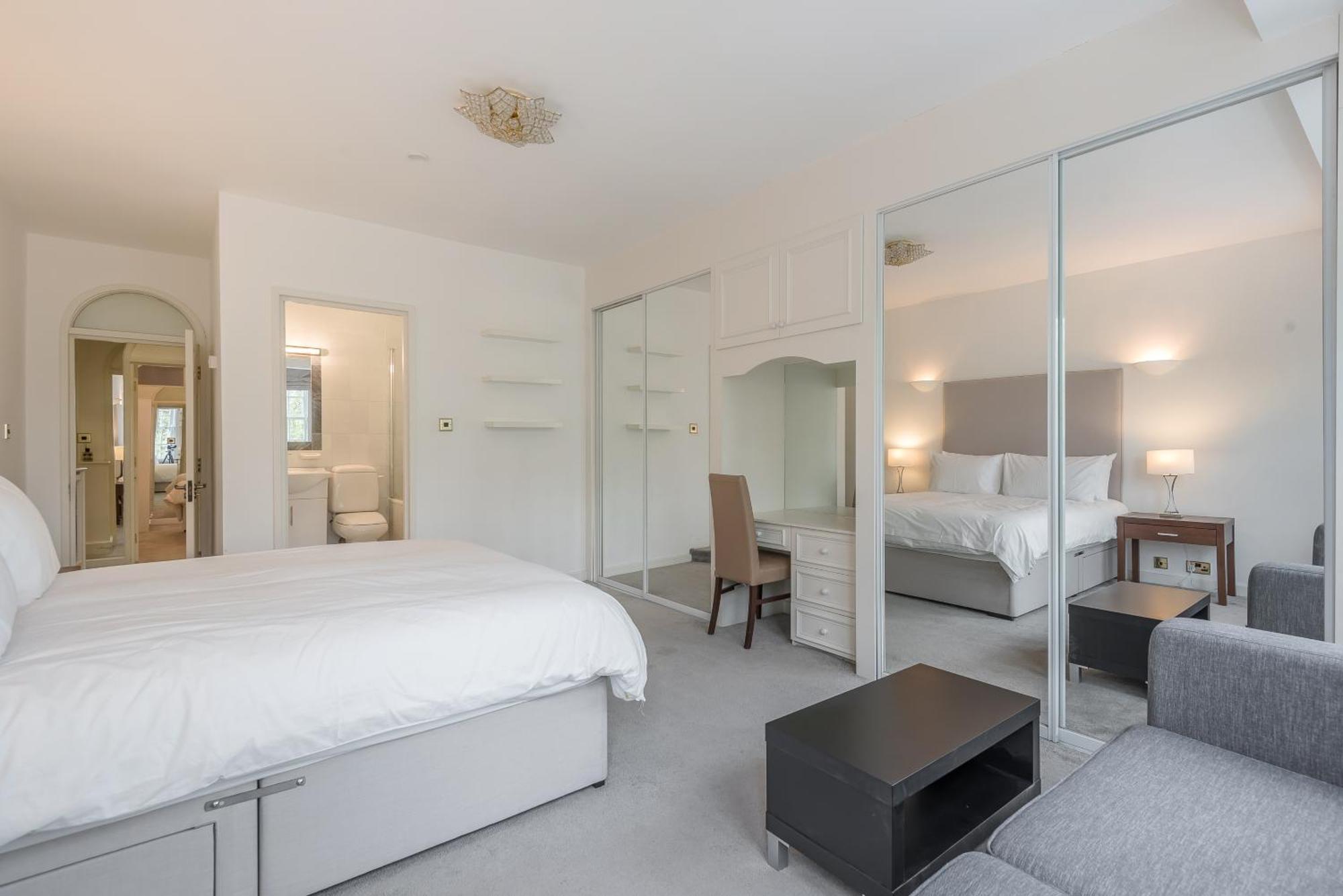 Strathmore Court Londra