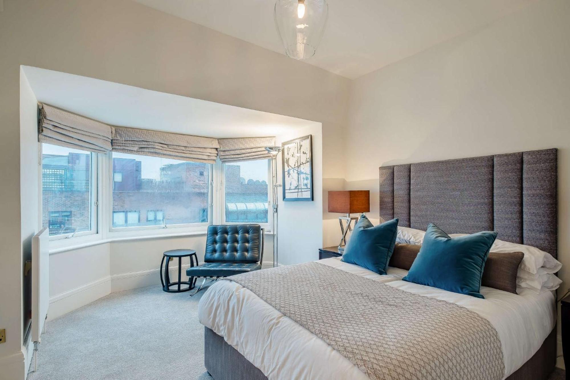 Strathmore Court * Londra